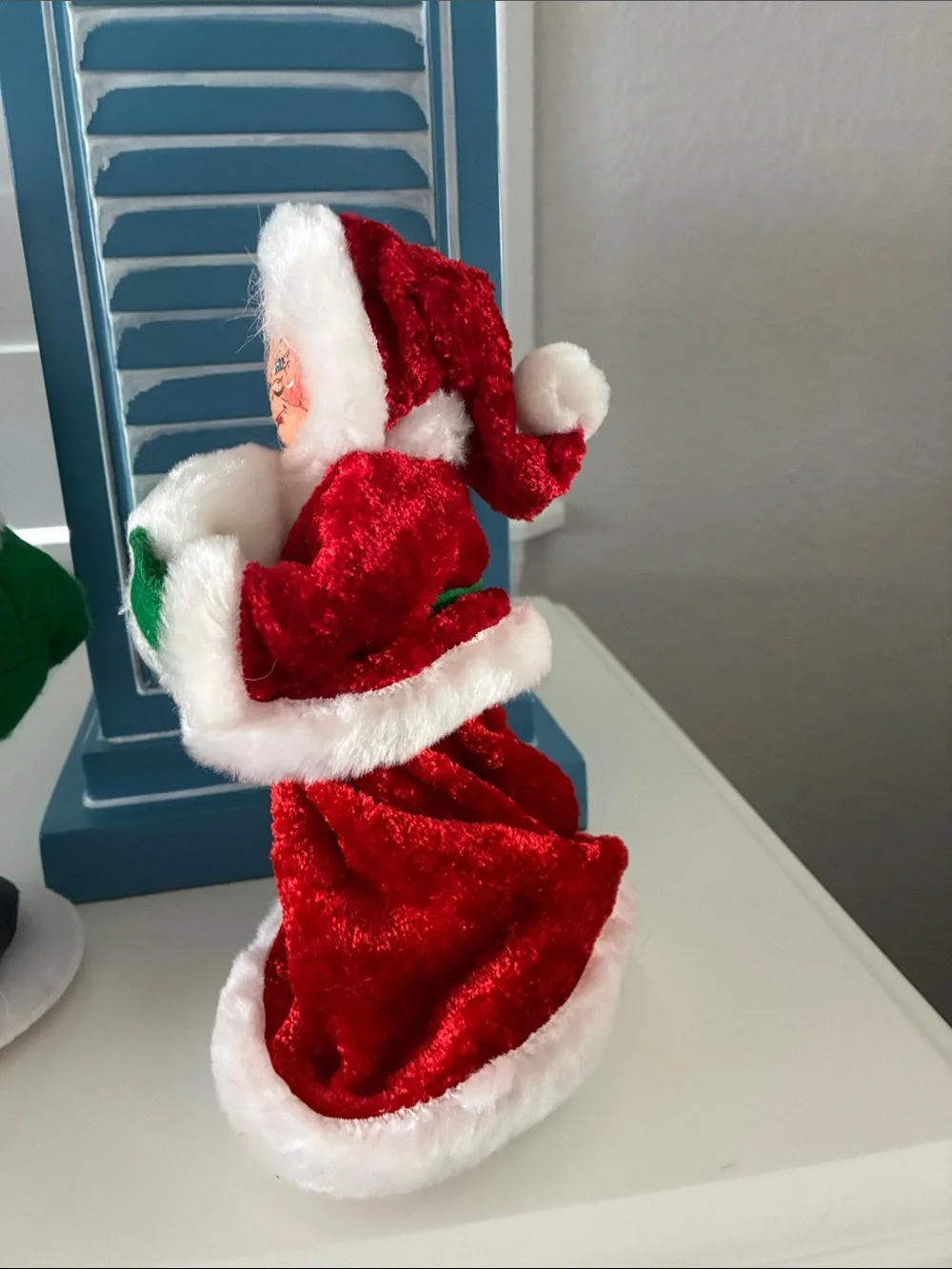Annalee Red, Green & White Santa and Mrs. Claus Plush Holiday Pair
